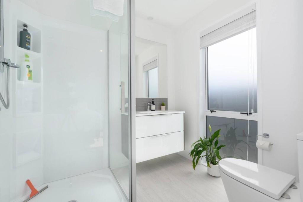 Brand New modern home 3 bedrooms - lakes - Resim 3