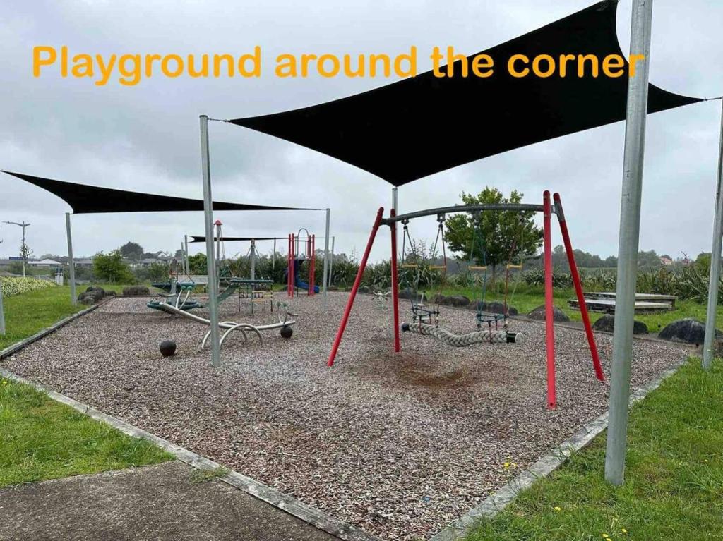 Brand New modern home 3 bedrooms - lakes - Resim 23