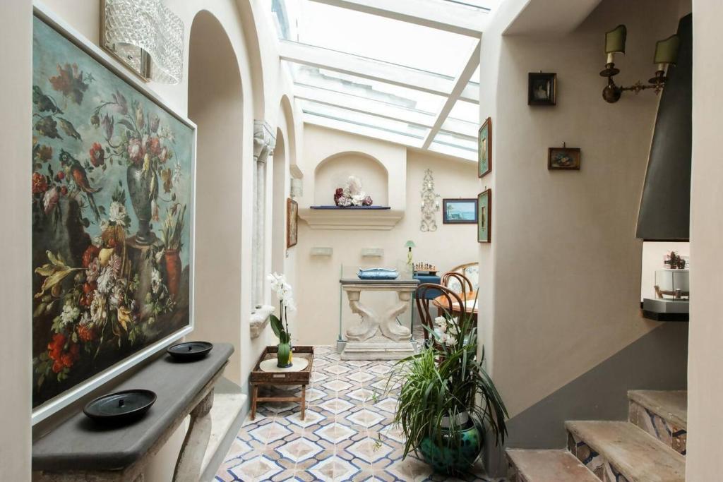 Televízia a/alebo spoločenská miestnosť v ubytovaní Perla nel blu villa affacciata sul mare