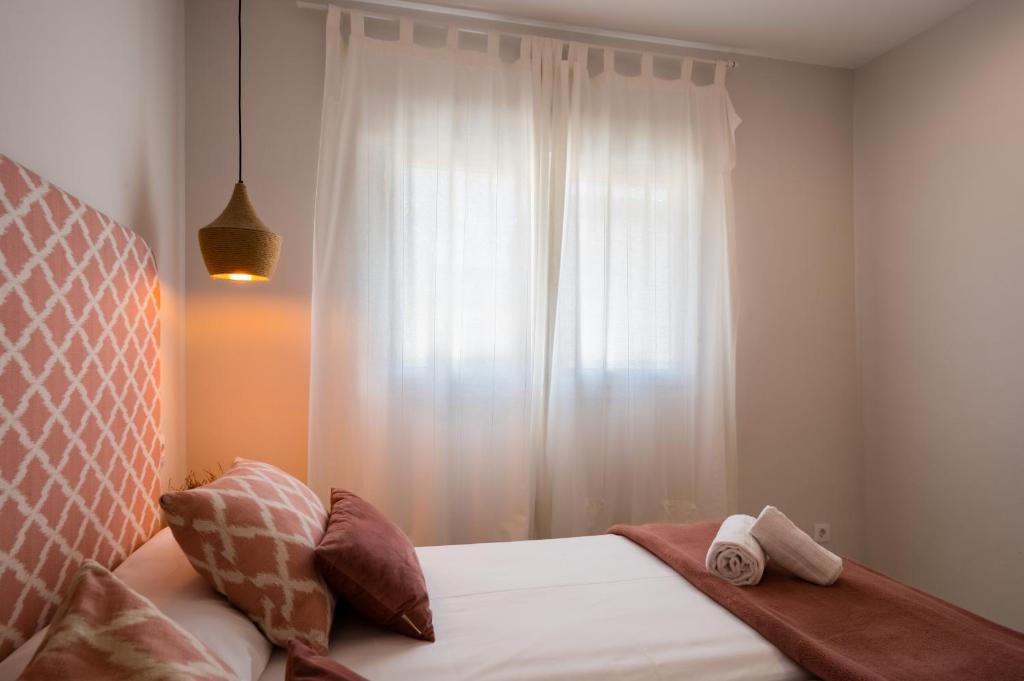 A bed or beds in a room at Reformed and comfy- 2Bd 2Bth- Arenal