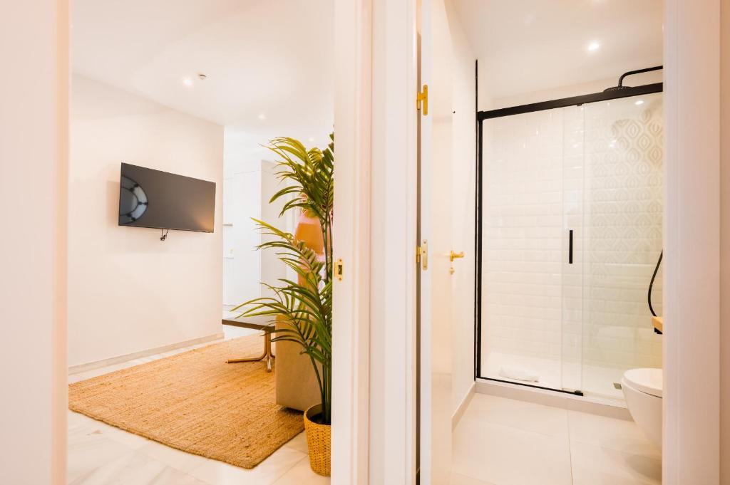 A bathroom at Reformed and comfy- 2Bd 2Bth- Arenal