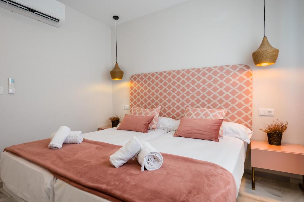 A bed or beds in a room at Reformed and comfy- 2Bd 2Bth- Arenal