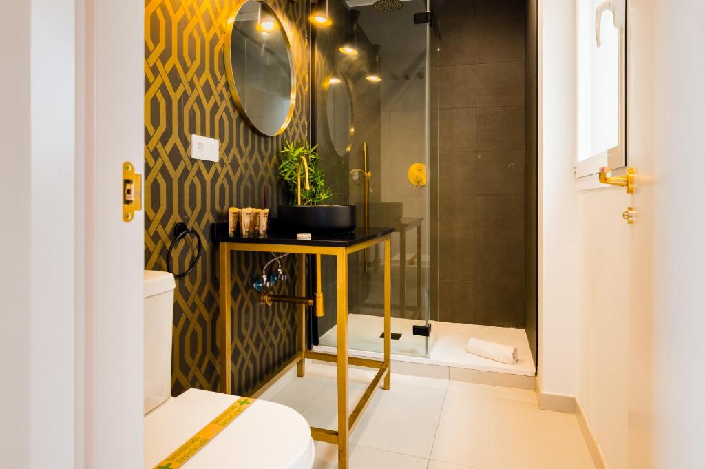A bathroom at Reformed and comfy- 2Bd 2Bth- Arenal