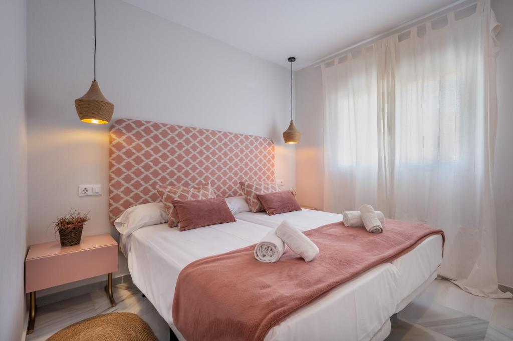 A bed or beds in a room at Reformed and comfy- 2Bd 2Bth- Arenal
