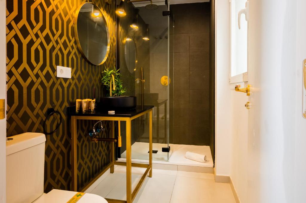 A bathroom at Reformed and comfy- 2Bd 2Bth- Arenal