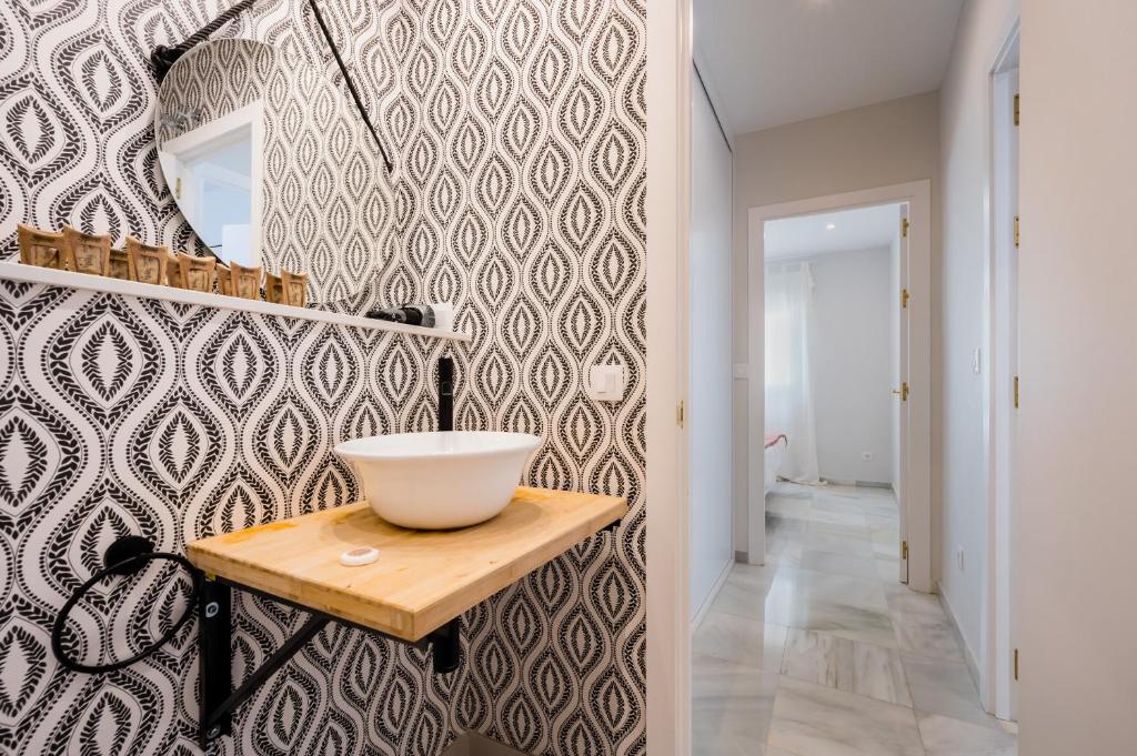 A bathroom at Reformed and comfy- 2Bd 2Bth- Arenal