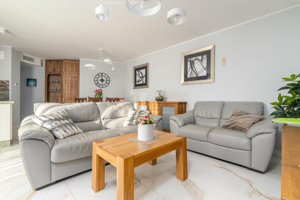 Your Holidays Bel Mare II, Parking Gratis - Two-Bedroom Family Apartment