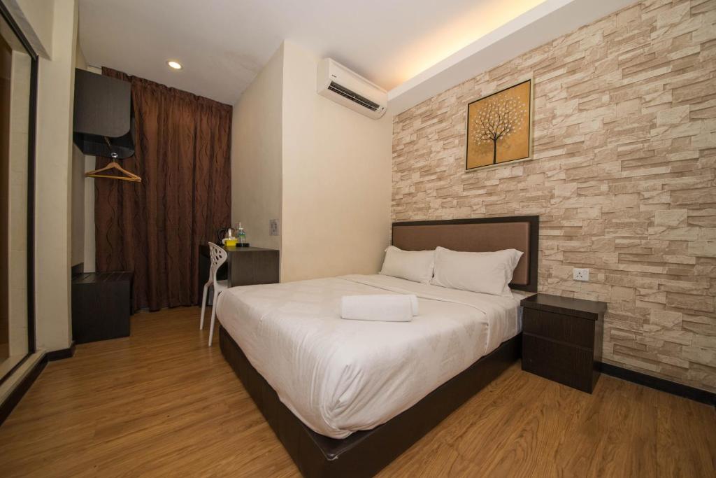 Postel nebo postele na pokoji v ubytování ORO Hotel Kluang