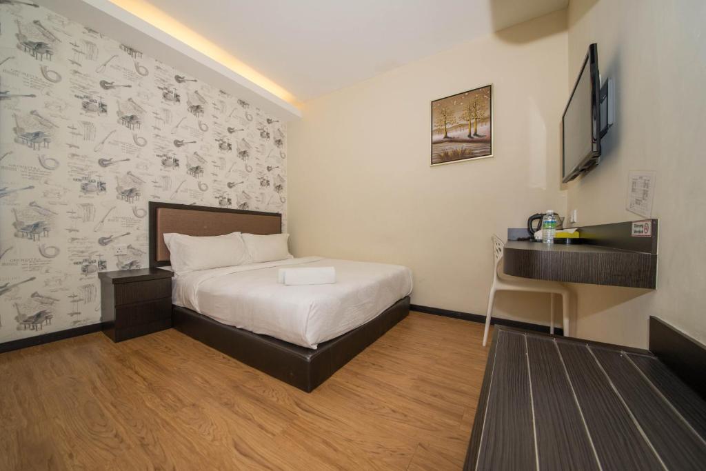Postel nebo postele na pokoji v ubytování ORO Hotel Kluang