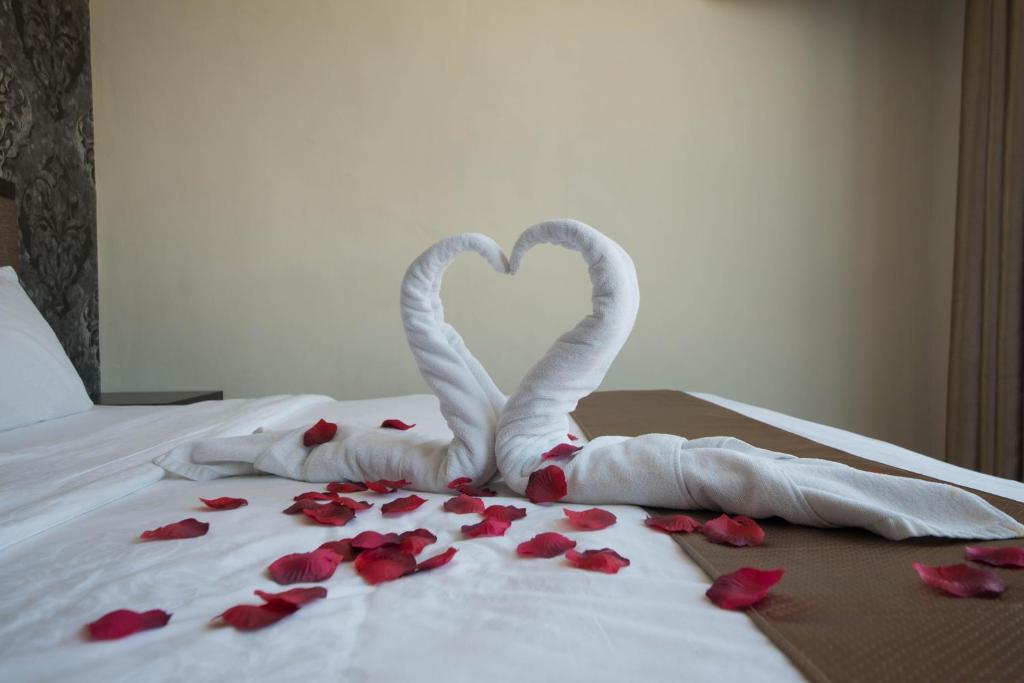 Postel nebo postele na pokoji v ubytování ORO Hotel Kluang