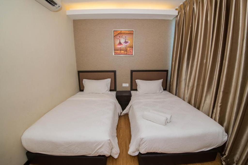 Postel nebo postele na pokoji v ubytování ORO Hotel Kluang