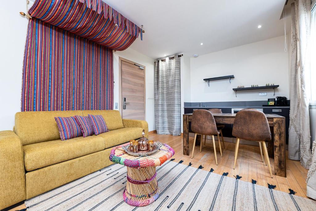 O bucătărie sau chicinetă la Appartement 4 pers - La Caravane du Touareg - Mandara Beach, Antibes - Juan-les-Pins