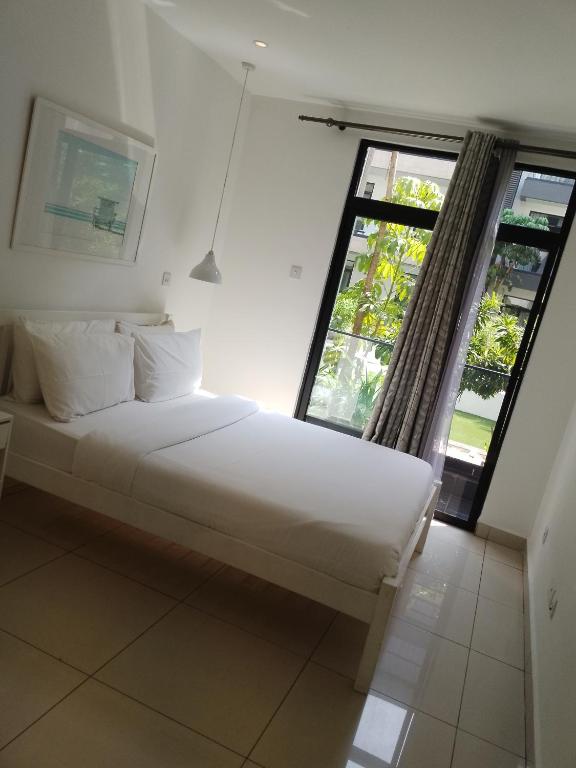 เตียงในห้องที่ Embassy gardens