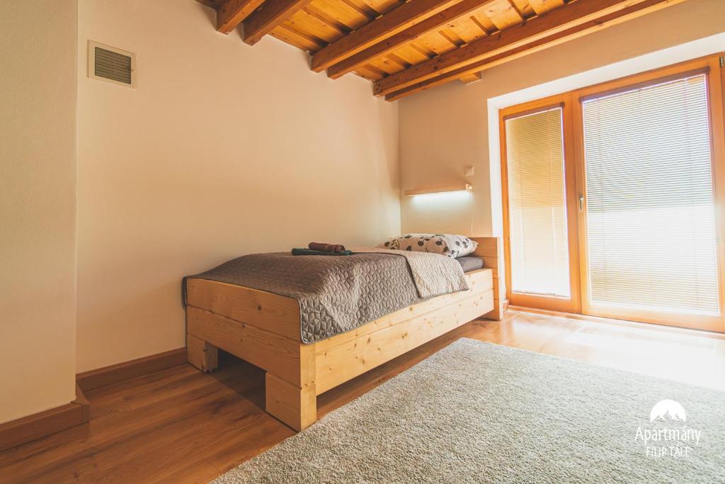 Postel nebo postele na pokoji v ubytování Apartmány Filip Tále