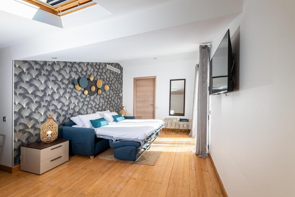 Postel nebo postele na pokoji v ubytování Appartement Dernier Etage Nest in Mandara Beach - Vue Montagne, Antibes Juan-les-Pins Cote d Azur