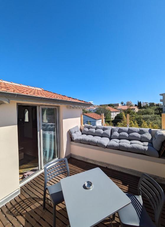 Balkón nebo terasa v ubytování Studio Dernier Etage Le Nid d'Amour - Séjour Romantique, Mandara Beach, Juan-les-Pins