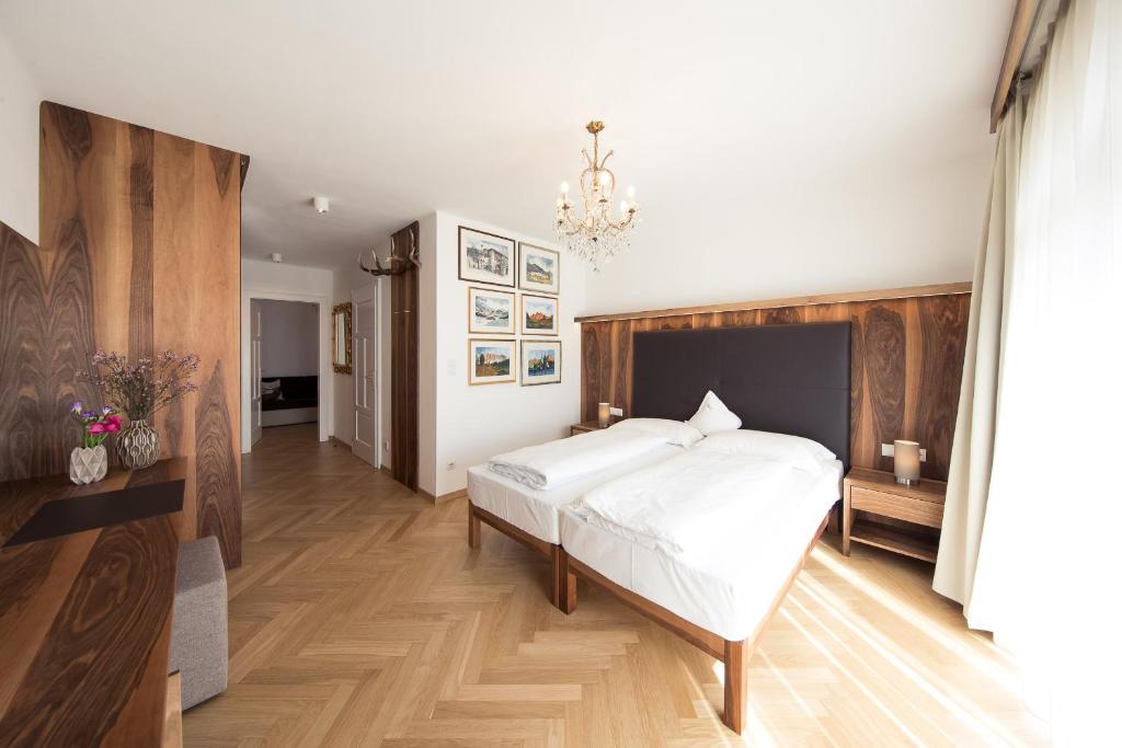 Postel nebo postele na pokoji v ubytování Romantik Hotel Jagdhof