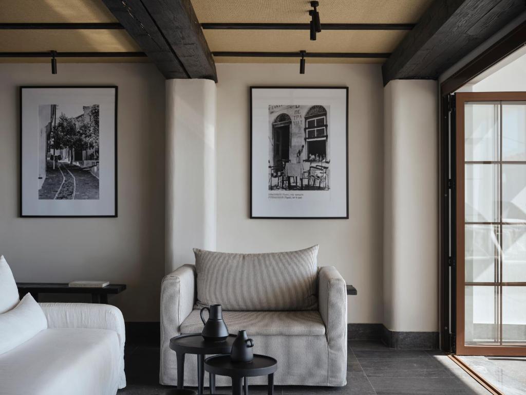 Ruang duduk di Doryssa Lithos Hotel