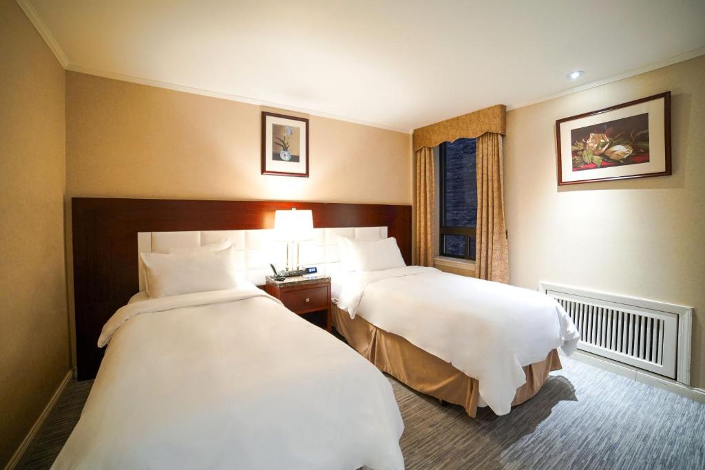 Postel nebo postele na pokoji v ubytování Hotel Stanford
