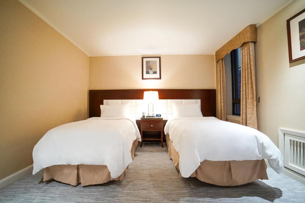 Postel nebo postele na pokoji v ubytování Hotel Stanford
