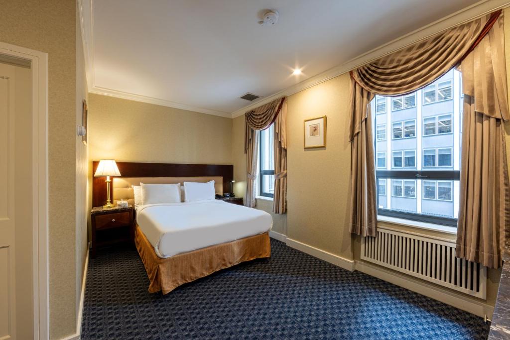 Postel nebo postele na pokoji v ubytování Hotel Stanford
