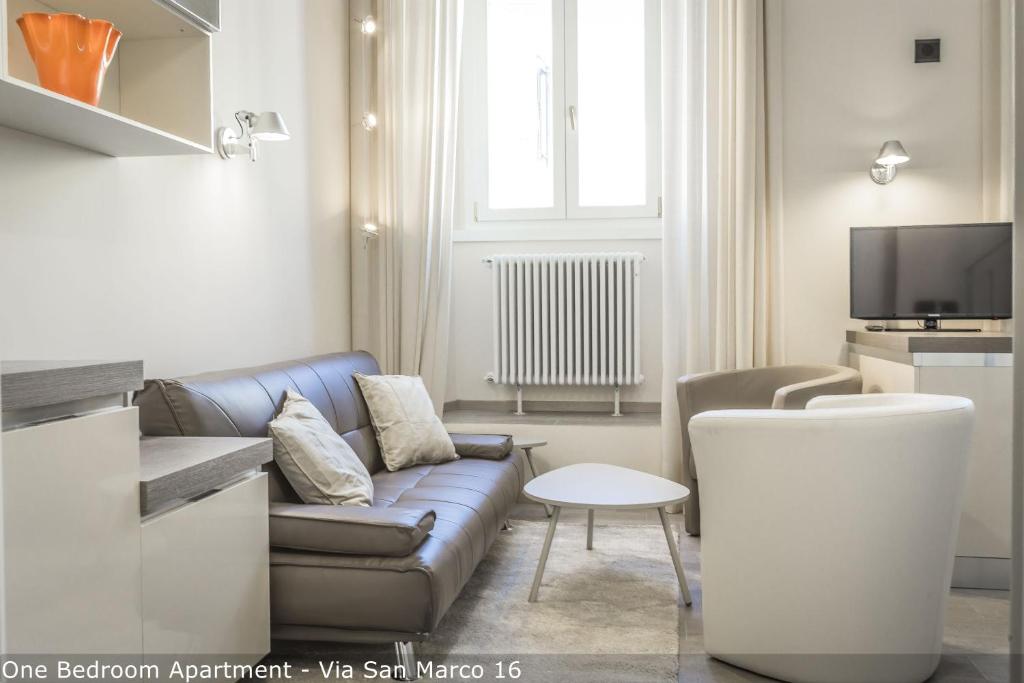 Televízia a/alebo spoločenská miestnosť v ubytovaní Brera Apartments in San Marco