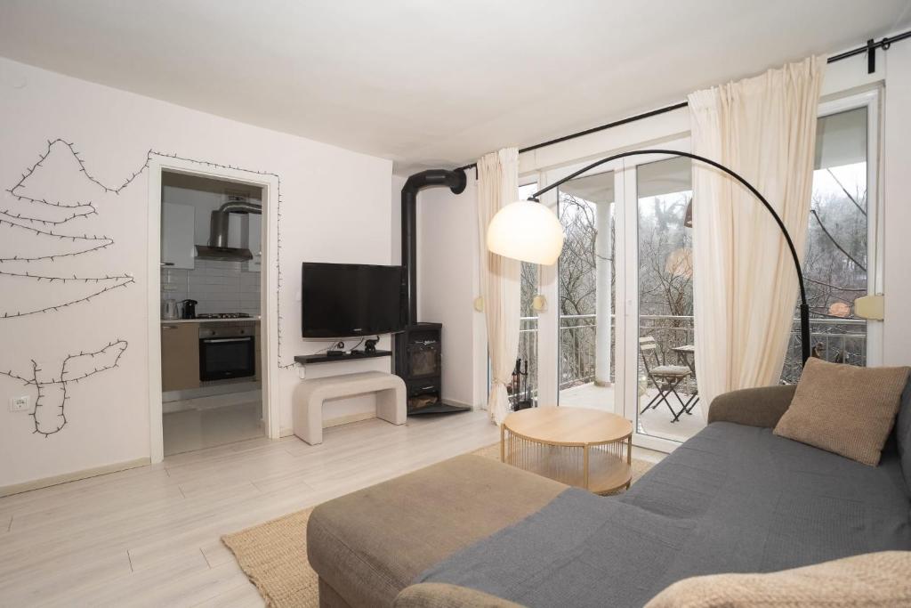 Μια τηλεόραση ή/και κέντρο ψυχαγωγίας στο Comfort Suite Jelenovac