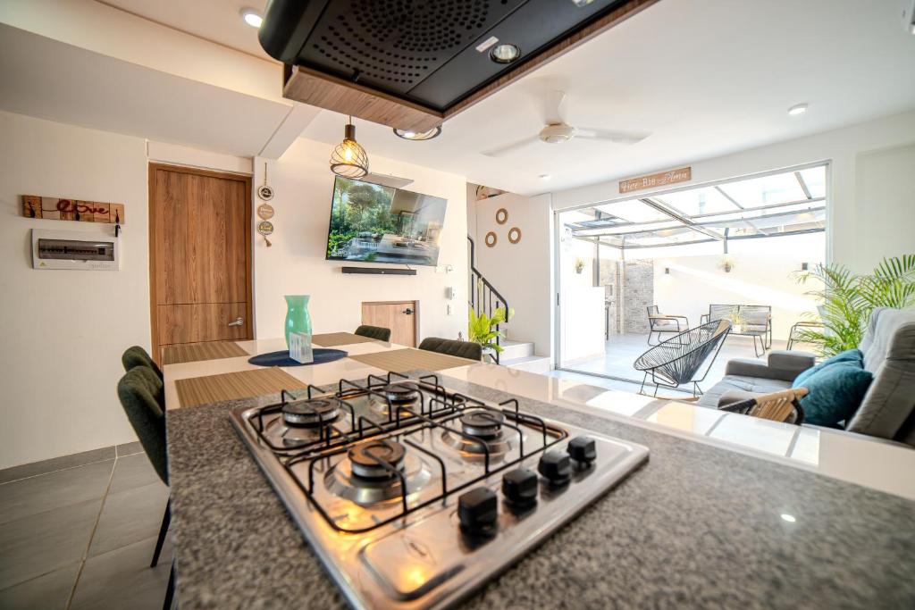 Kuchyň nebo kuchyňský kout v ubytování Espectacular Casa de Ensueño "Jacuzzi Privado" en Ricaurte - Peñalisa
