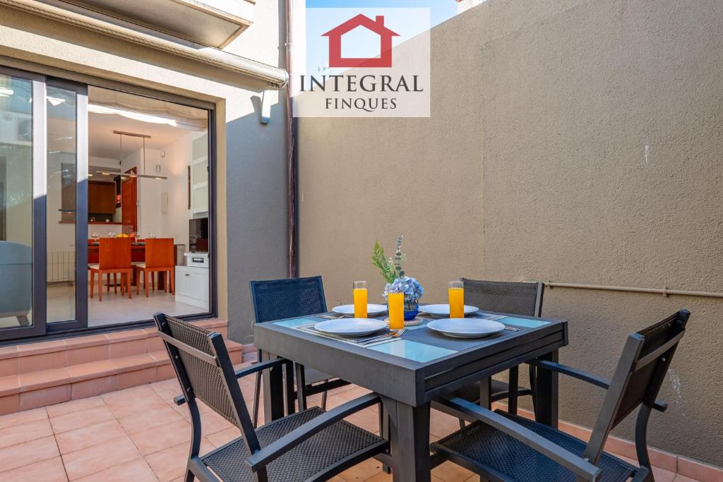 a black table with chairs in front of a building at Ca la Blava Palamós in Palamós