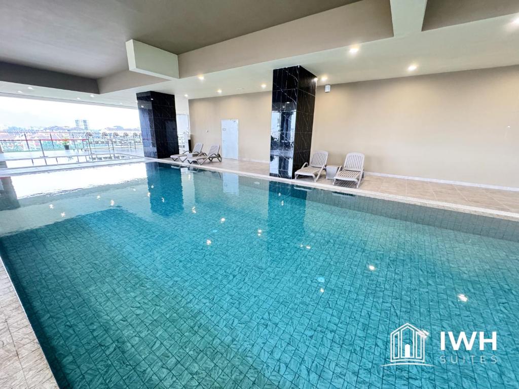 Bazén v ubytování ICC Ipoh Town Premium Suites By IWH Suites nebo v jeho okolí