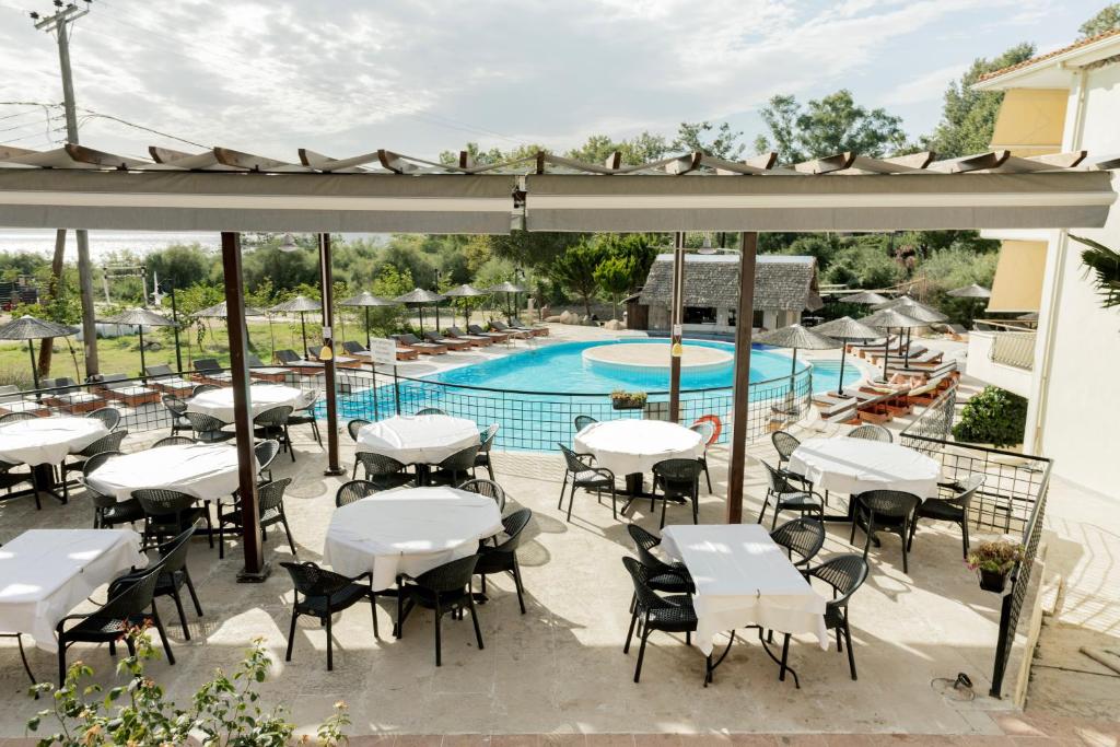 Bazén v ubytování Hotel Makednos nebo v jeho okolí