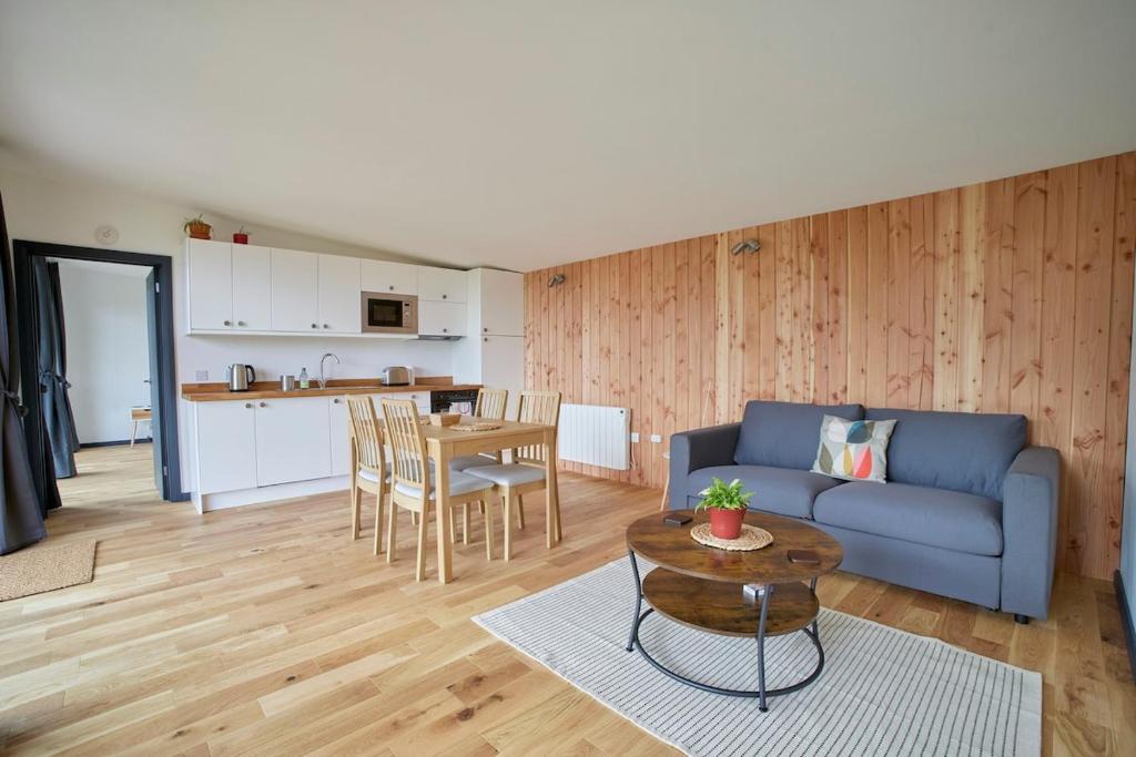 Gallery image of Eco cabin with lovely views of Mendips AONB cabin n 3 in Congresbury