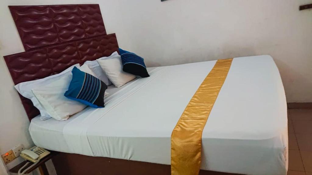 Postel nebo postele na pokoji v ubytování Transit Budget Hotel