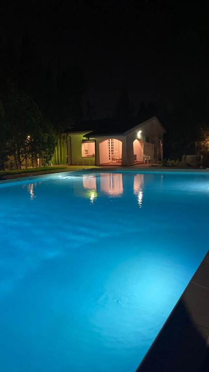 Bazén v ubytování Villa Paradiso nebo v jeho okolí