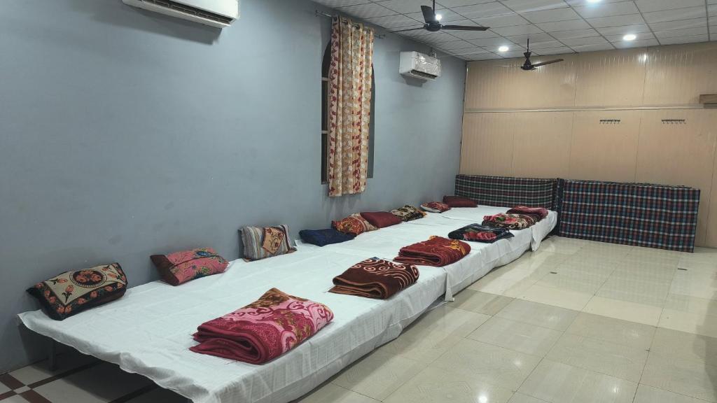 affordable rooms & domitories for solo & groups, Prayagraj (updated ...