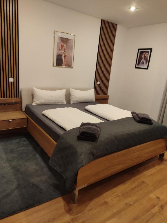 two twin beds in a room with wooden floors at Appartement im bayerischen Wald in Untermitterdorf