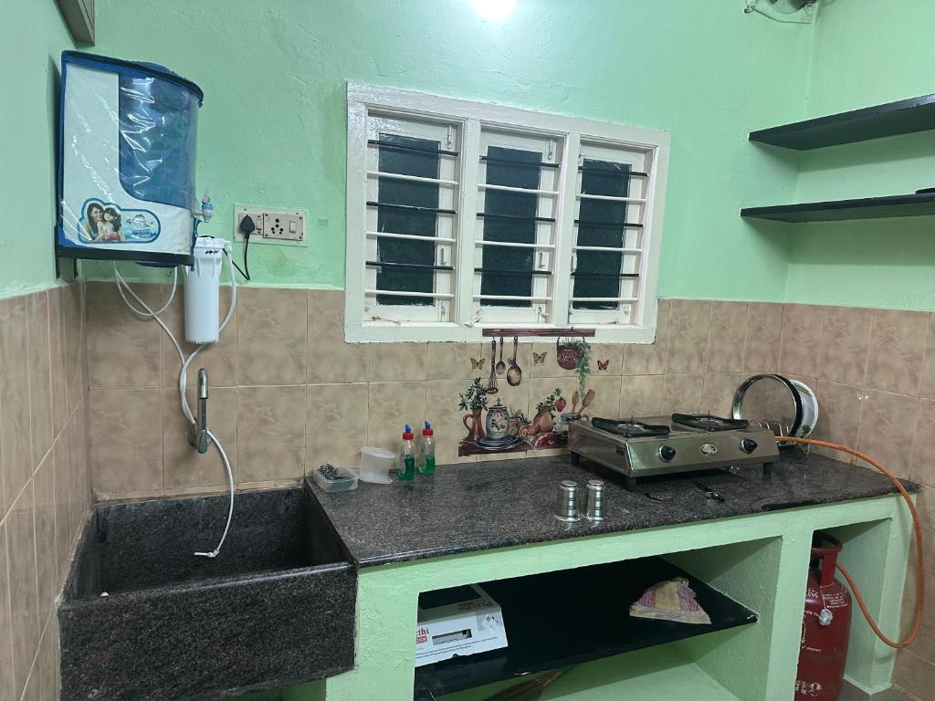 Kuchyň nebo kuchyňský kout v ubytování Golden Service Apartment