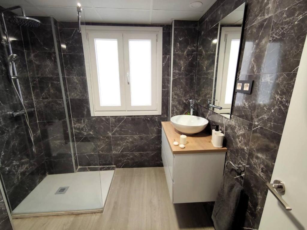 Koupelna v ubytování Apartamento con Jacuzzi El Rincón de Ayud