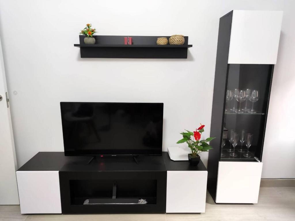 TV a/nebo společenská místnost v ubytování Apartamento con Jacuzzi El Rincón de Ayud