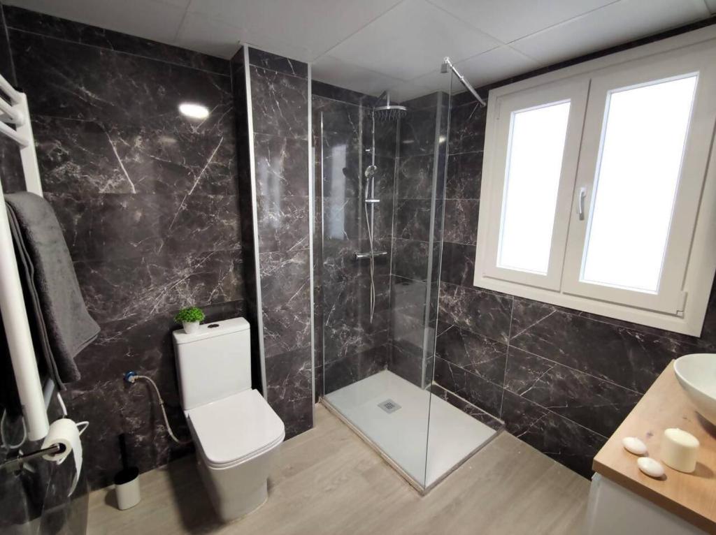Koupelna v ubytování Apartamento con Jacuzzi El Rincón de Ayud