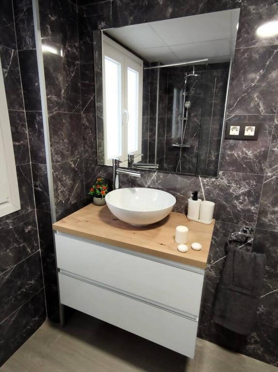 Koupelna v ubytování Apartamento con Jacuzzi El Rincón de Ayud