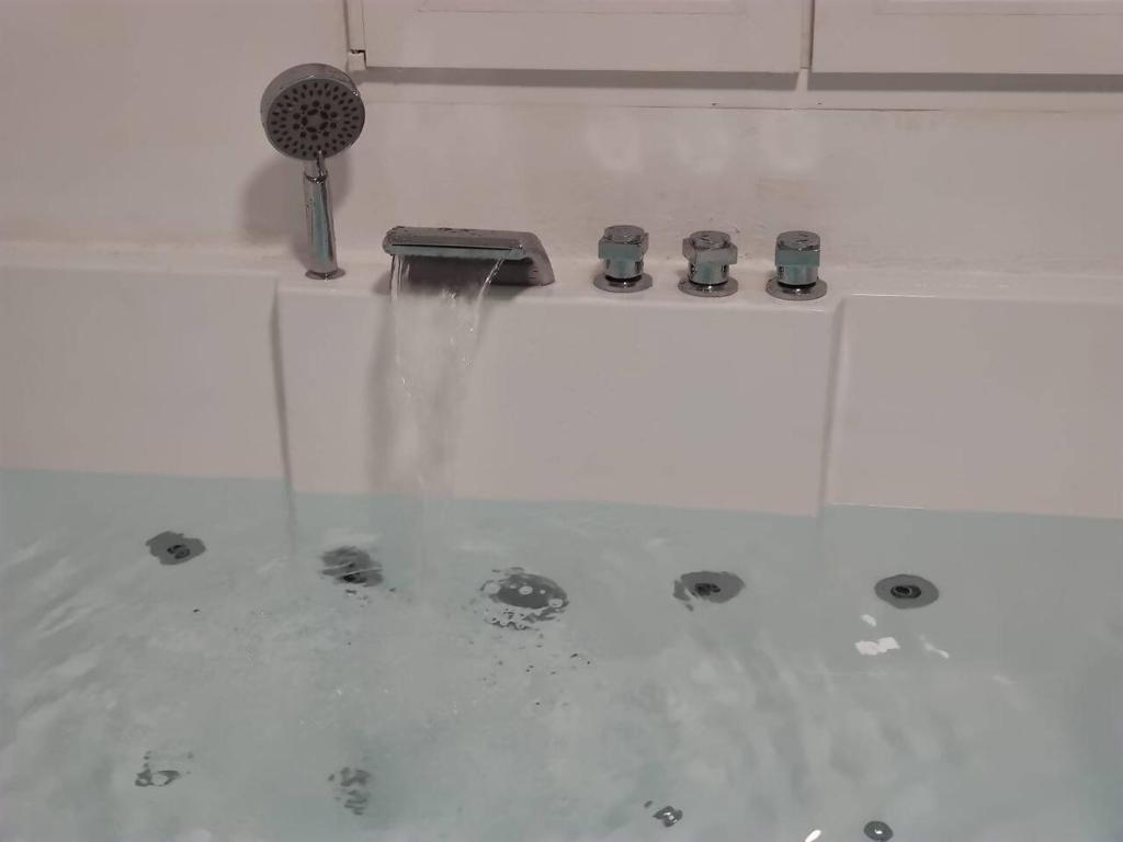 Koupelna v ubytování Apartamento con Jacuzzi El Rincón de Ayud
