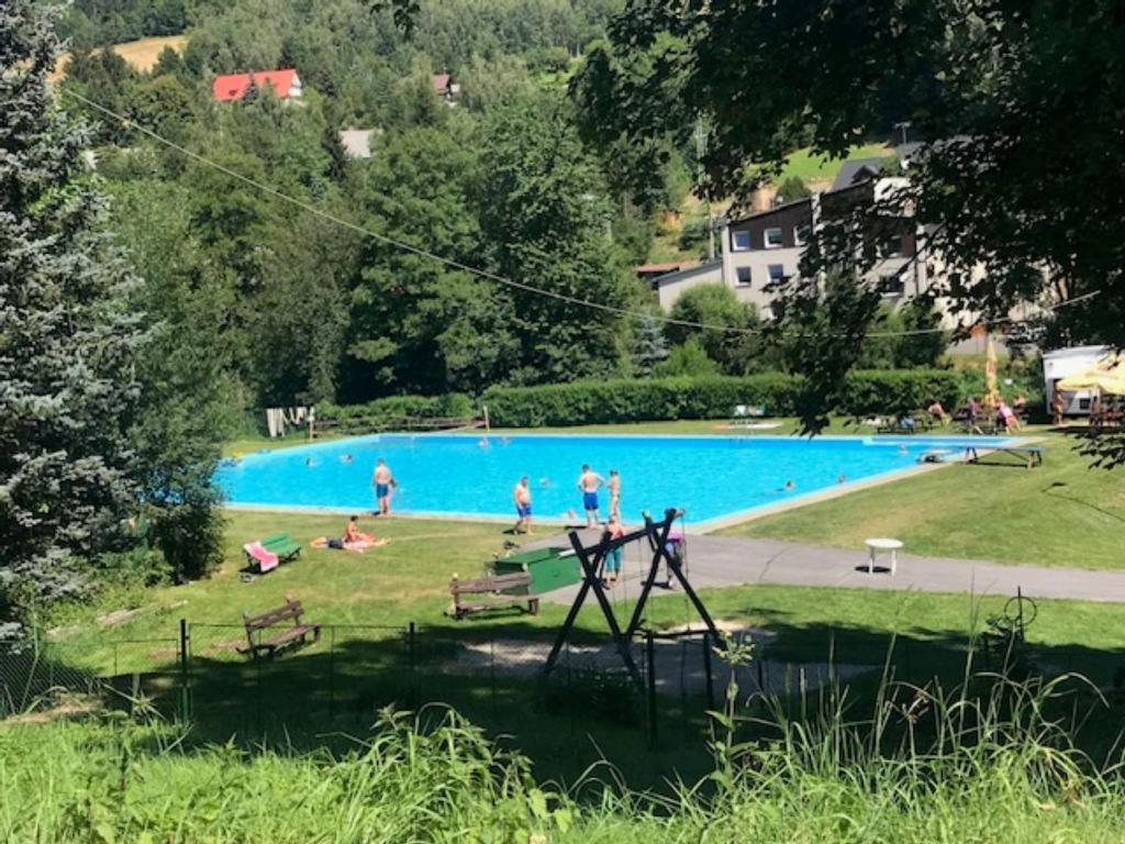 Bazén v ubytování Chata Hnyk nebo v jeho okolí