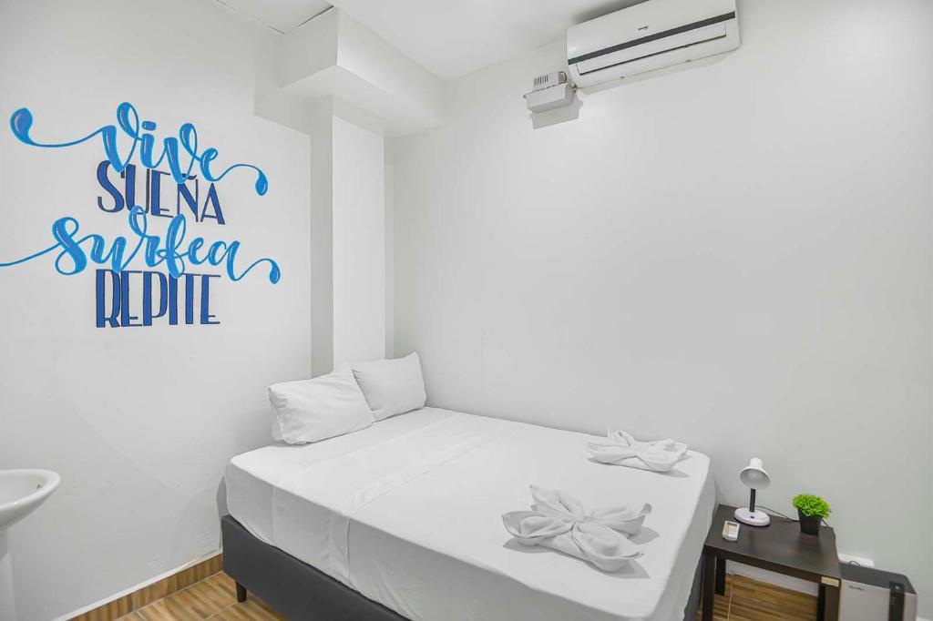 Postel nebo postele na pokoji v ubytování Surfo House Hotel & Hostel