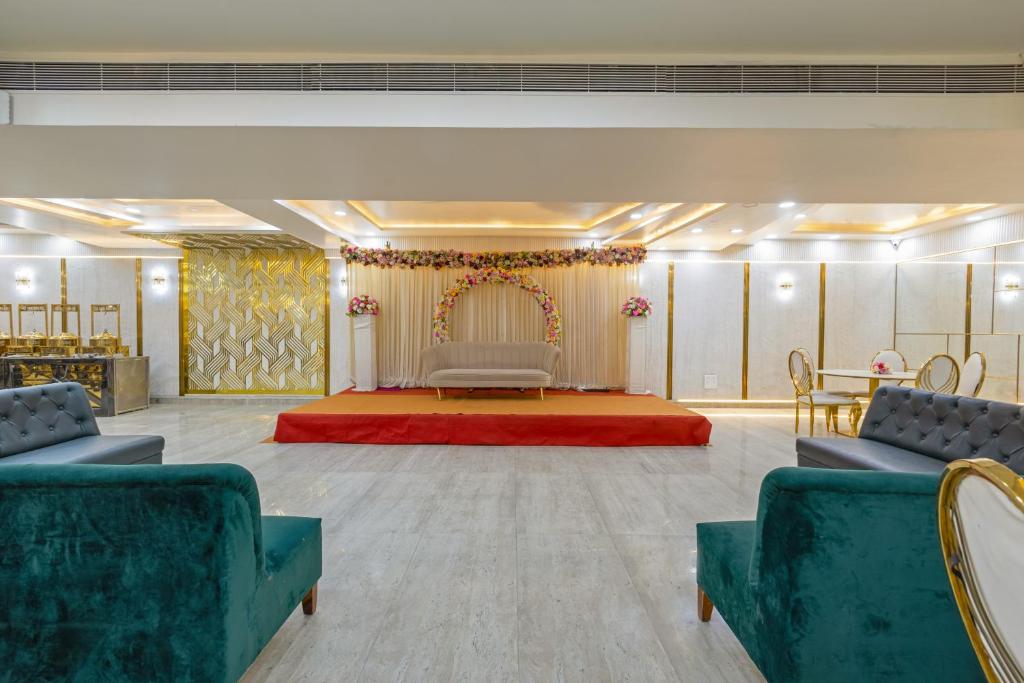 Posezení v ubytování Aadat Hotel Subhash Chowk Gurgaon
