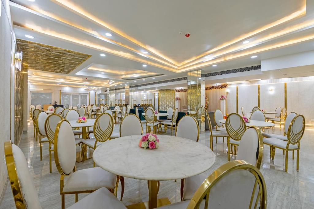 Restaurace v ubytování Aadat Hotel Subhash Chowk Gurgaon