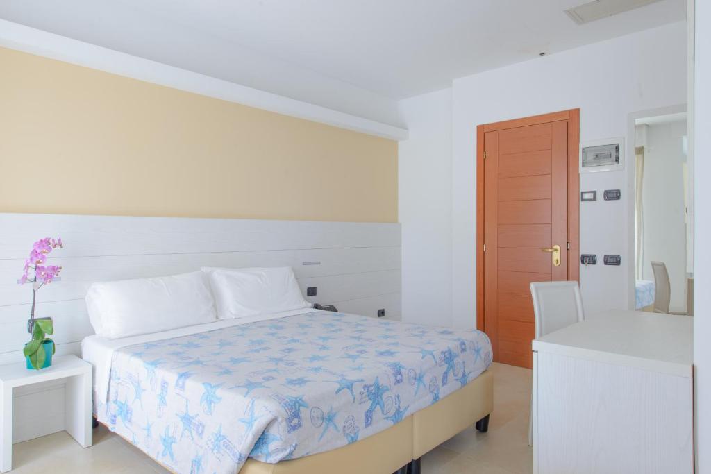Postel nebo postele na pokoji v ubytování Hotel Sans Souci