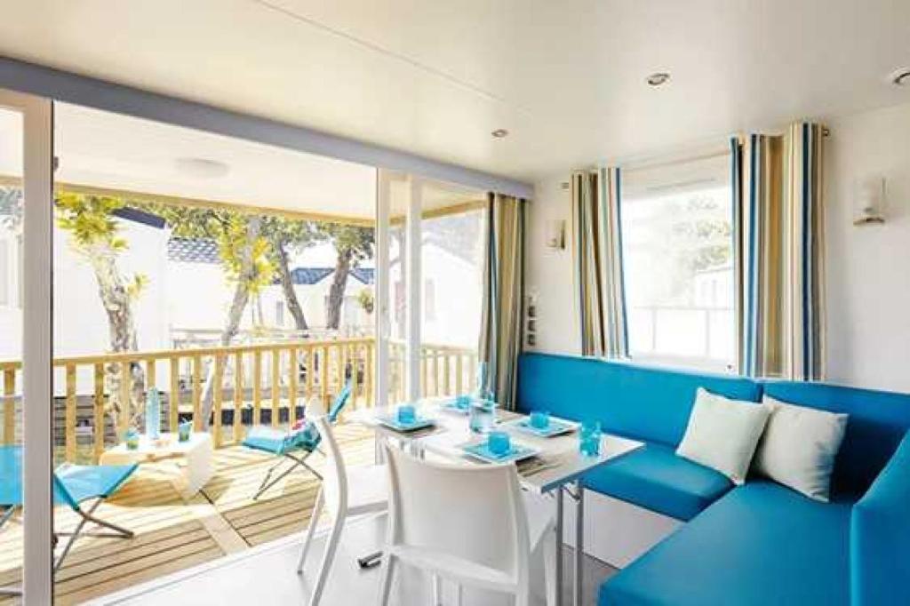 Posezení v ubytování Chalet 3 étoiles - Piscine - ccaaaef