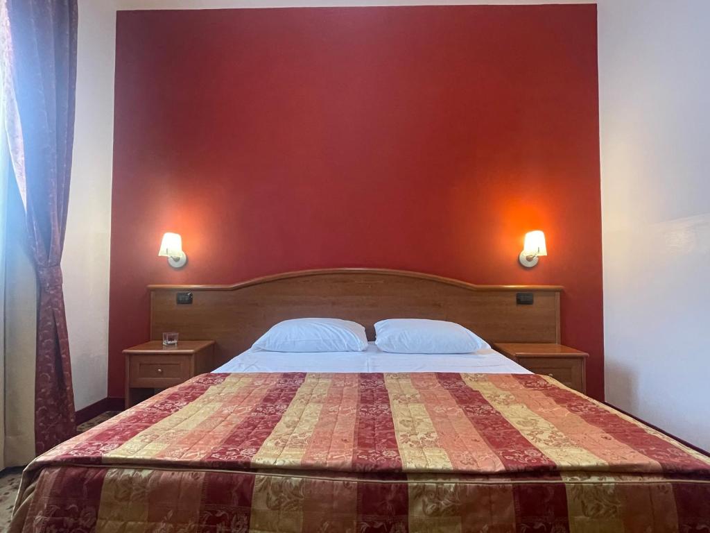 Postel nebo postele na pokoji v ubytování Vald Hotel
