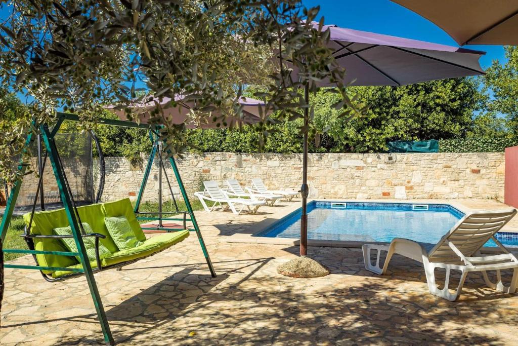 Bazén v ubytování Holiday Home Pina nebo v jeho okolí